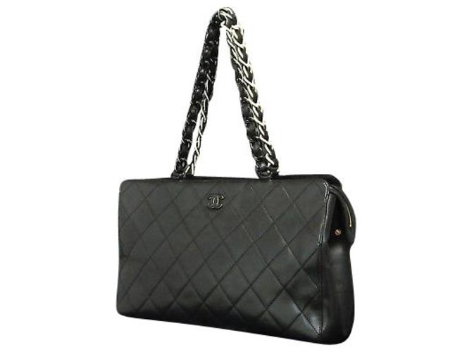 Chanel Vintage Shoulder Bag Black Leather  ref.147714