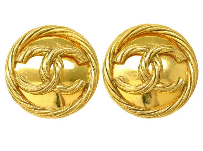 Chanel clip-on earrings Golden Gold-plated  ref.148137