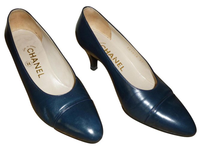 Chanel Pumps Navy blue Leather  ref.149503