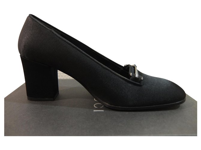 GUCCI Silk satin heel loafers Black  ref.149596