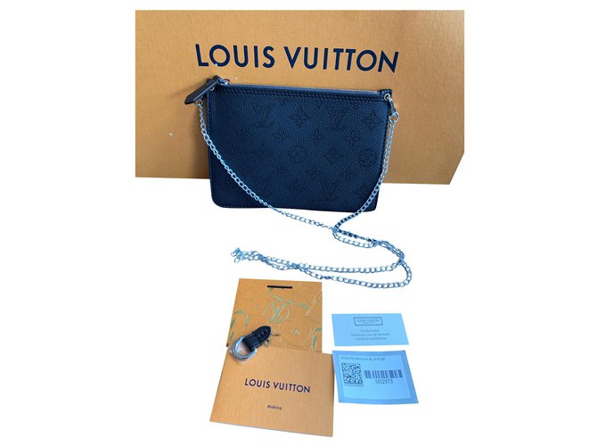 Louis Vuitton Sacos de embreagem Preto Couro  ref.149651