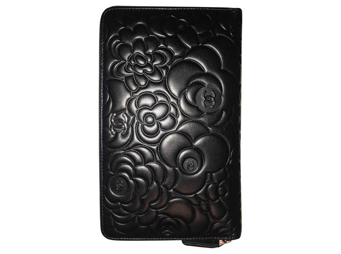 Chanel billetera ancha patrón Camellia negro Cuero  ref.149962