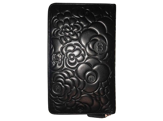 Chanel breite Geldbörse Muster Camellia schwarz