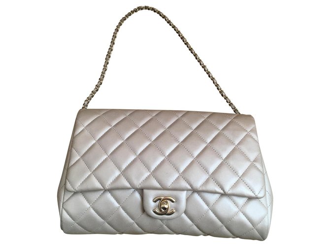 Timeless Chanel Handtaschen Golden Leder  ref.150024