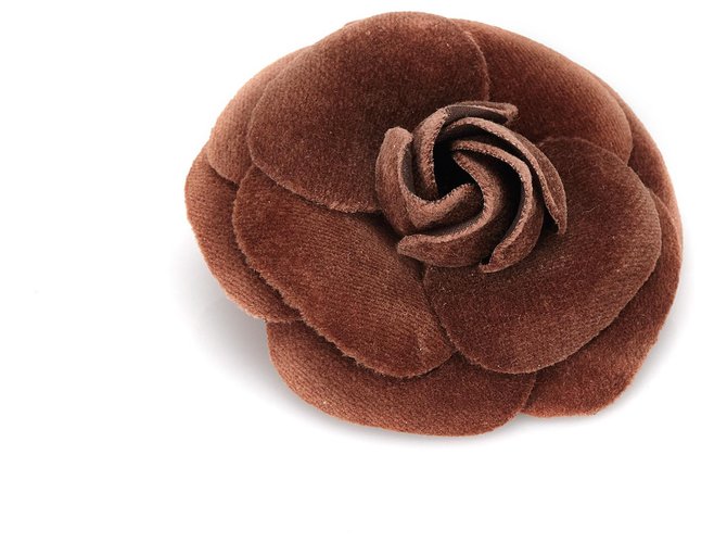 Broche de camelia de terciopelo marrón Chanel Castaño Marrón oscuro Paño  ref.150169