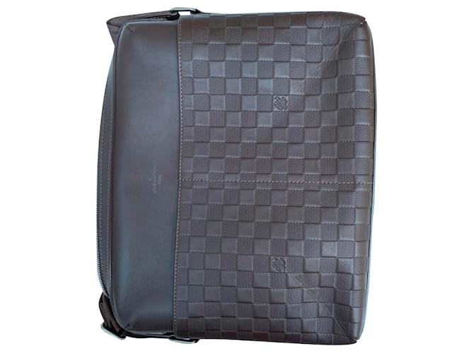 Louis Vuitton Men's bag with a shoulder strap Dark brown Leather  ref.150666