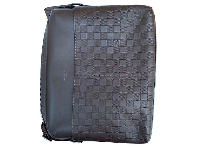 Louis Vuitton Borsa da uomo con tracolla Marrone scuro