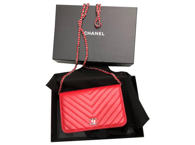 Wallet On Chain Chanel Portafogli a catena Rosso Pelle  ref.150705