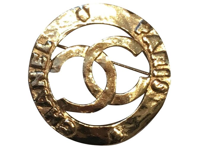 Chanel Alfinetes e broches Dourado Metal  ref.150839