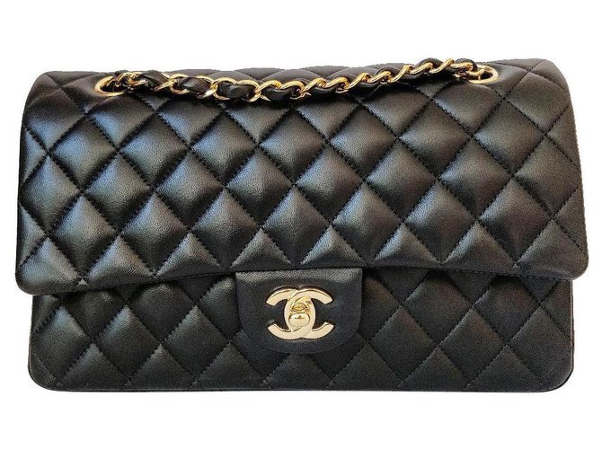 Chanel Solapa clásica intemporal con forro medio Negro Cuero  ref.151000