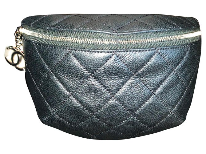 Chanel Vintage Fanny Pack Black Leather ref.37146 - Joli Closet