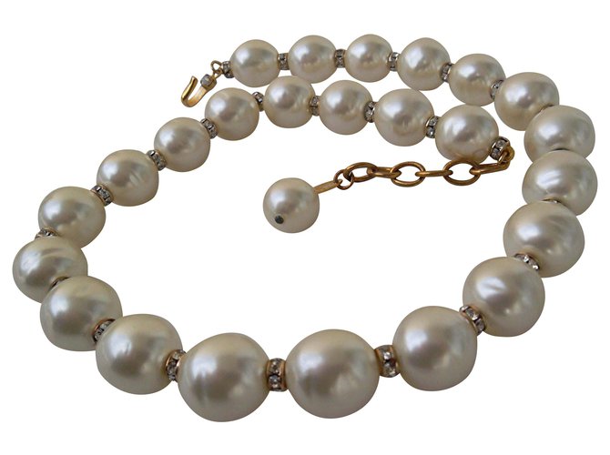 Chanel BAROQUE PEARLS NECKLACE White  ref.151064