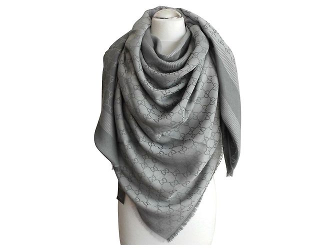 BUFANDA GRIS GUCCI NUEVO