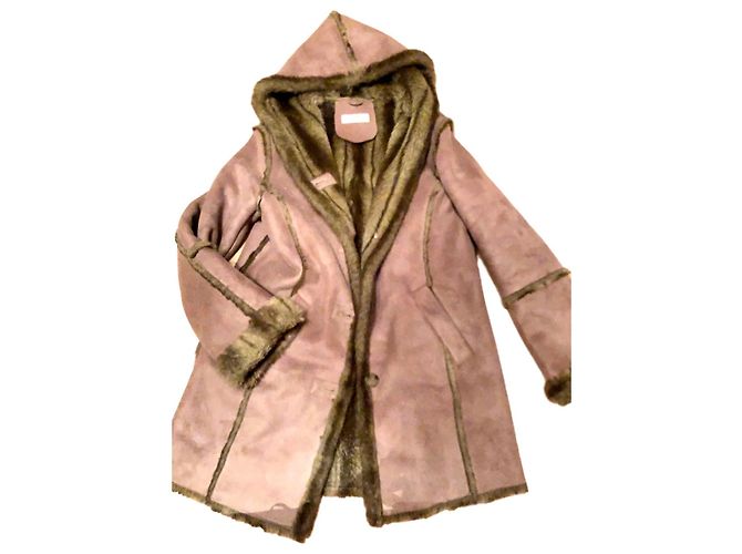 Abrigo Balmain con capucha de cuero sintético marrón claro