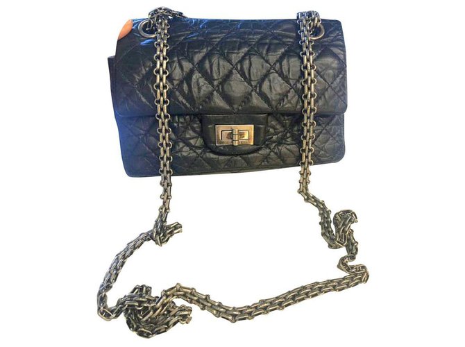 Chanel Handbags Navy blue Leather  ref.151454