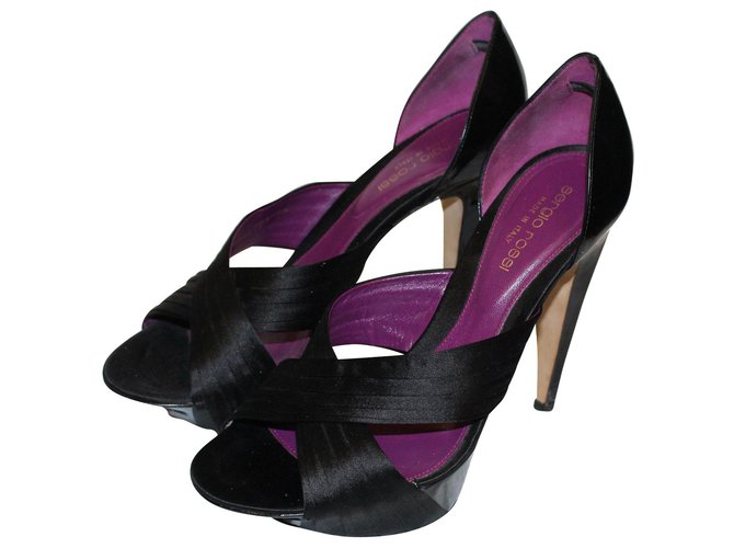 Sergio Rossi High heels Black Patent leather Satin  ref.151500
