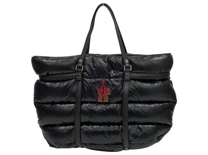 Moncler Black padded and quilted nylon travel bag tote  ref.151614