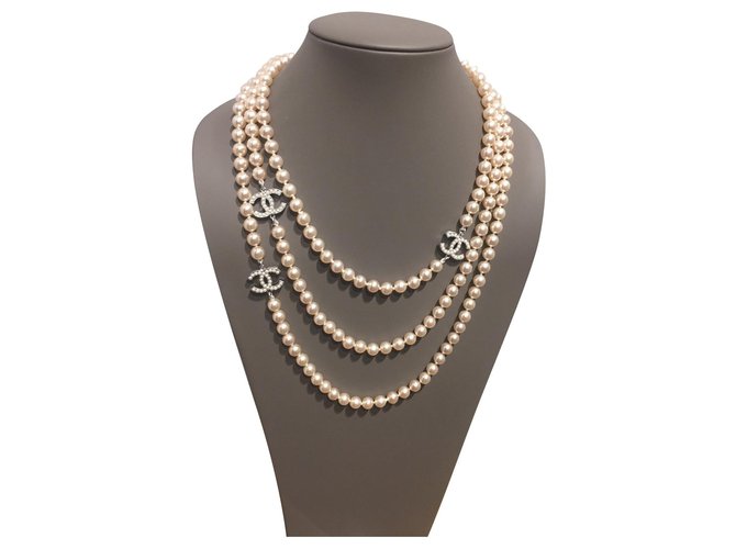 Chanel Lange Halsketten Silber Aus weiß Perle  ref.151884