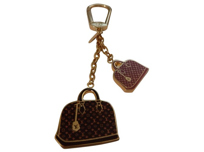Louis Vuitton Bag charms Golden Metal ref.152027 - Joli Closet