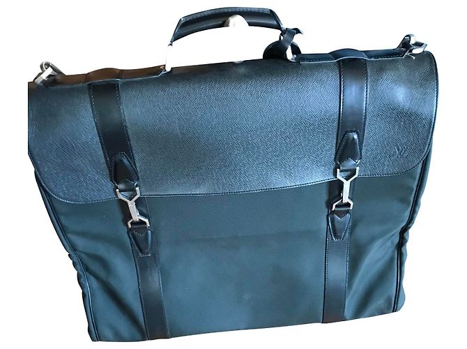 Ternos da mala de viagem Louis Vuitton Verde escuro