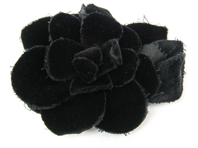 Broche de terciopelo negro Camelia Chanel Paño  ref.152114