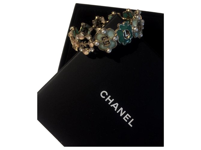 Chanel Armbänder Golden Grün Hellgrün Metall  ref.152484