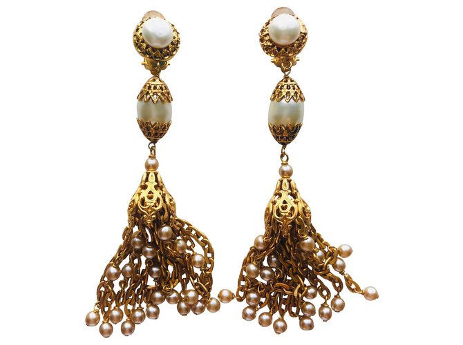 Chanel JAHRGANG Beige Golden Metall Perle  ref.152621