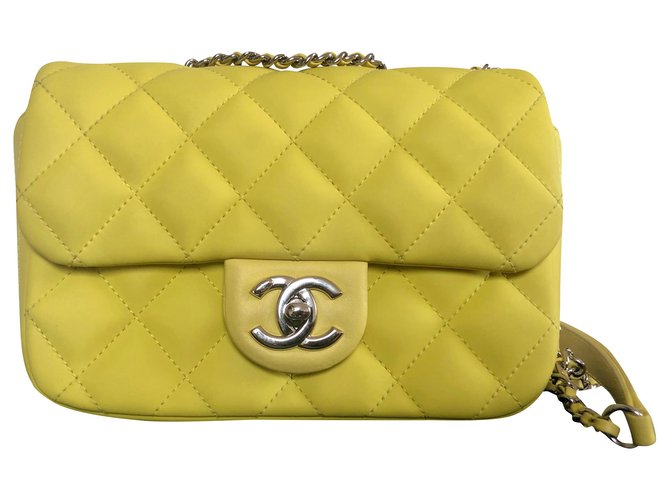 Chanel Bolsas Amarelo Couro  ref.152686