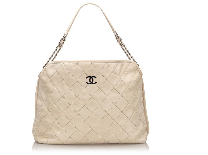 Chanel White Matelasse Shoulder Bag Cream Leather  ref.152809