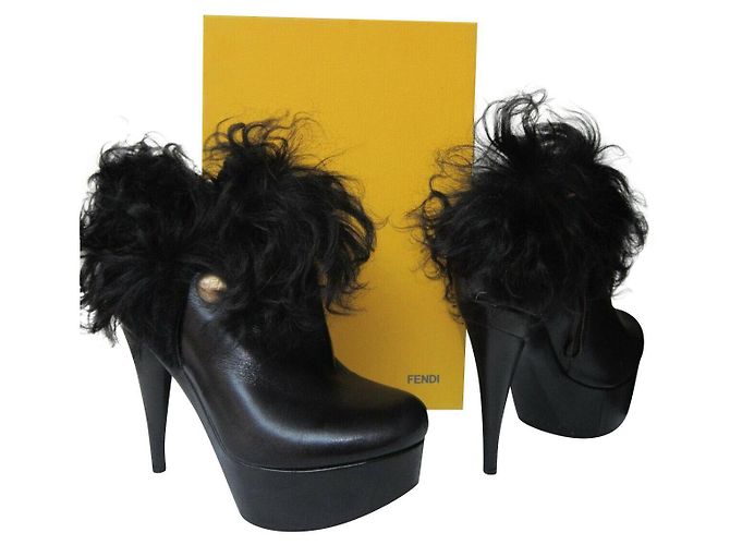 Fendi Botas de pele de cordeiro da Mongólia Preto