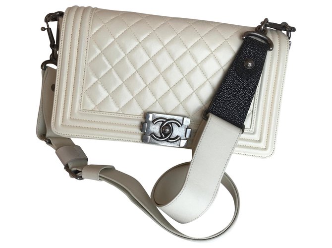 Chanel Medium Boy Galuchat wide strap Cream Leather  ref.152983