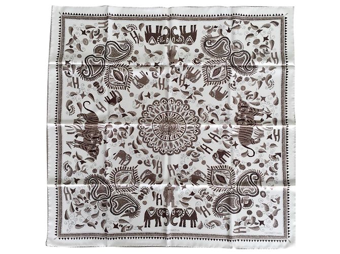 Hermès Kantha Square Fora de branco