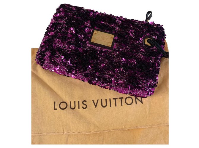 Clutch de lentejuelas rococó de Louis Vuitton Púrpura  ref.220590