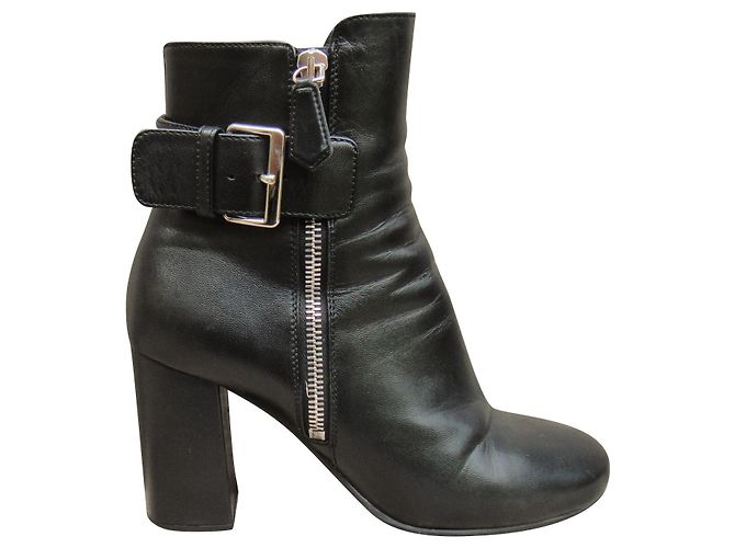 Prada tamanho botas 37, 5 com sinais de desgaste Preto