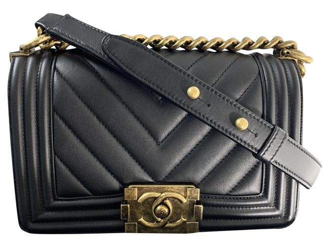 CHANEL BOY SMALL SIZE Black Leather  ref.154130
