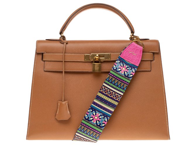 Hermès hermes kelly 32 saddle leather courchevel gold with fancy shoulder strap John R with pink crocodile finish, golden jewelry!  ref.154306