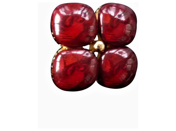 Yves Saint Laurent Pins & brooches Red Resin  ref.154372