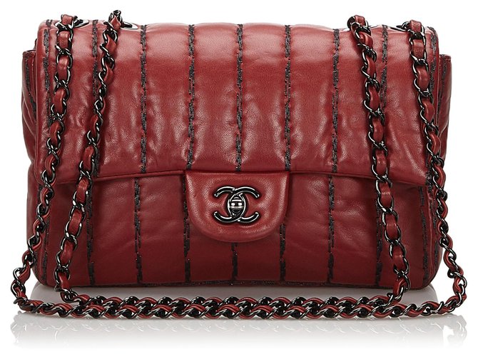 Timeless Chanel vermelho acolchoado médio único saco de aba Couro  ref.154586