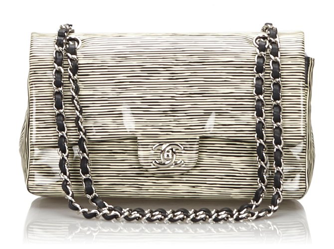 Timeless Chanel preto clássico listrado médio couro envernizado Flap Bag Branco  ref.154663