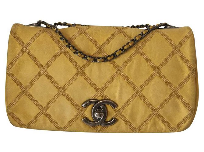 Timeless CHANEL Clássico Amarelo Couro  ref.154710