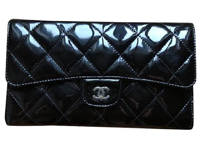 Wallet On Chain Chanel Grand portefeuille long à rabats Cuir vernis Noir  ref.154759
