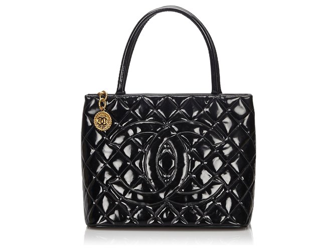 Chanel Black Patent Leather Medallion Tote Bag ref.154986 - Joli Closet