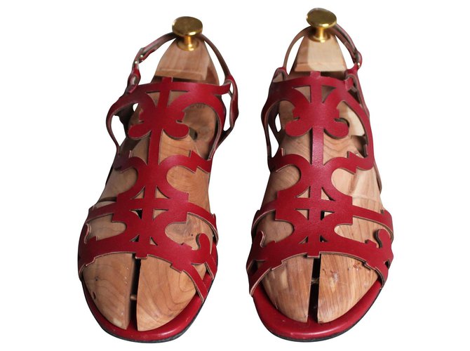 Hermès sandalias rojas caladas Cuero  ref.155200