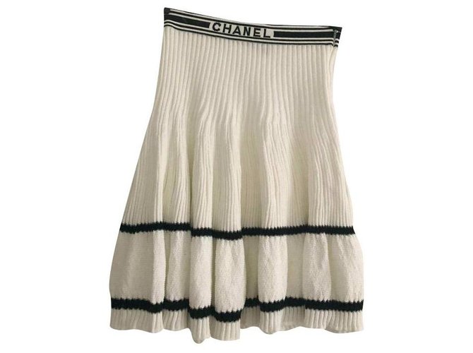 Chanel die Röcke Mehrfarben Leinwand  ref.155342