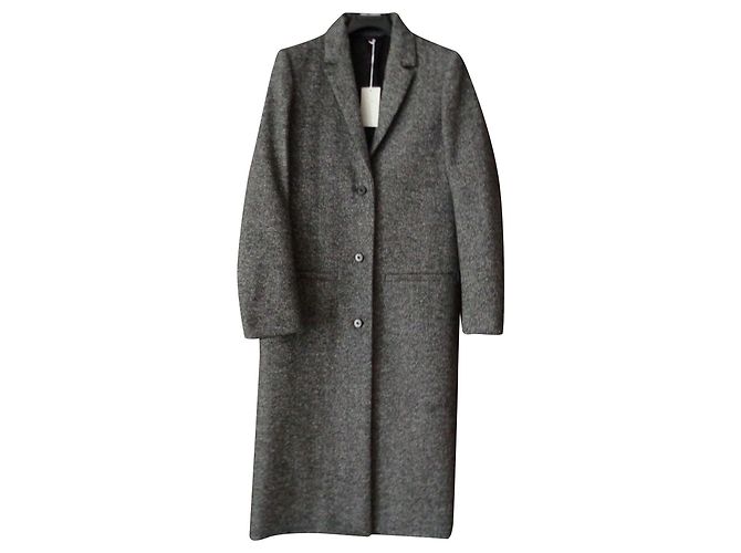 Cos Abrigos, Ropa de calle