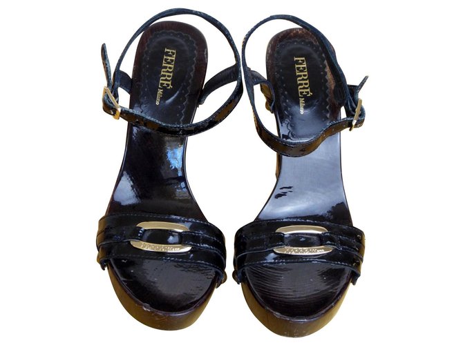 Gianfranco Ferré Ferre Milan heels Black Patent leather Wood  ref.155663