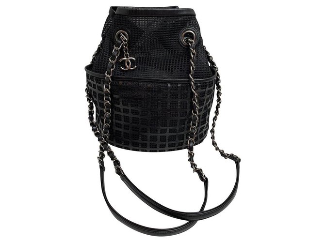 Chanel bucket Black Leather  ref.155791