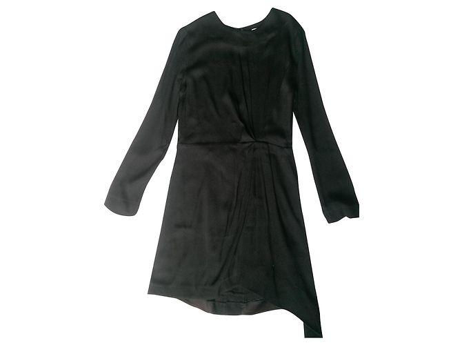 Vestido preto Iro de crepe com mangas compridas