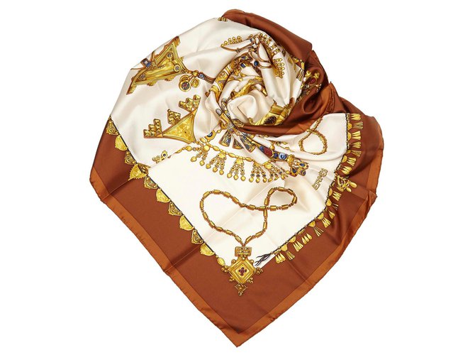 Foulard en soie Hermès blanc Parures des Sables Tissu Multicolore  ref.156136