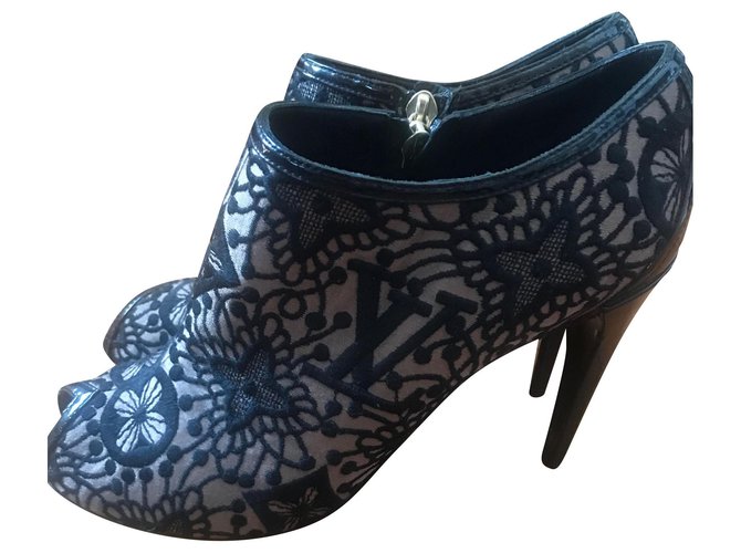 Louis Vuitton LV Ankle boots open toe Black Silk  ref.156605